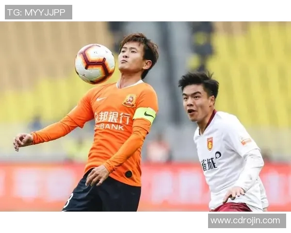 大连一方与武汉卓尔激战正酣争夺中超联赛关键三分 大连一方与武汉卓尔激战正酣争夺中超联赛关键三分