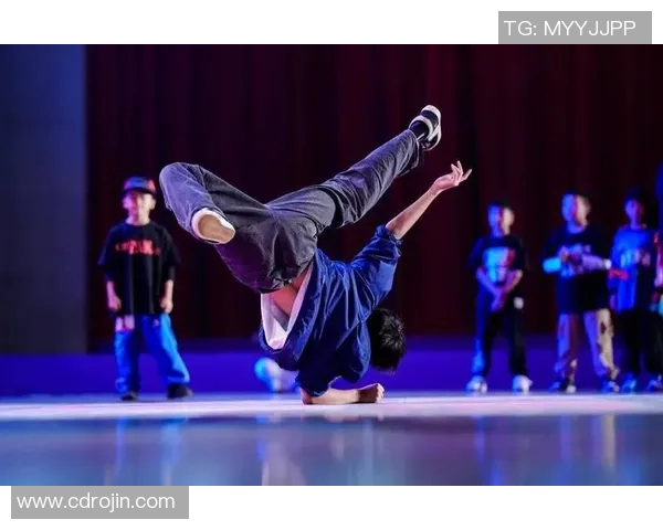 南京街舞队与上海街舞队赛后复盘分析团队配合与战术执行的精彩对决