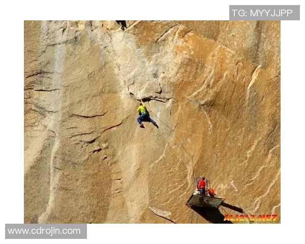 深圳攀岩队的灵活性揭秘:挑战极限与团队精神的完美结合 深圳攀岩队的灵活性揭秘:挑战极限与团队精神的完美结合