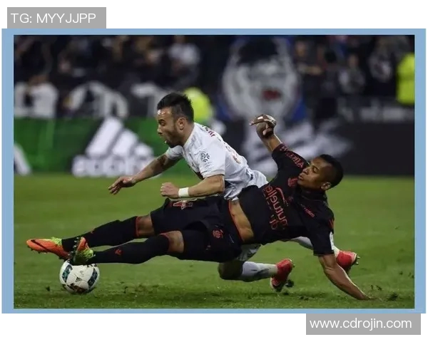 赛后分析：杭州足球队与成都足球队的战术配合与表现评估